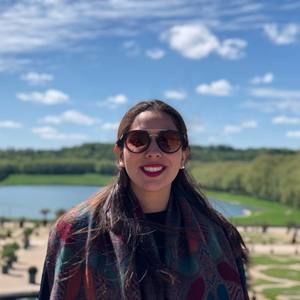 Meet your Posher, Daniela lara